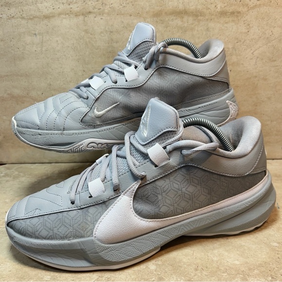 Nike Men\'s Light Gray Athletic Shoes main image 5